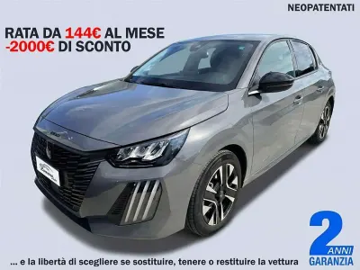 Usata Peugeot 208 Allure 101 CV (74 kW) 2025 Grigio Utilitaria