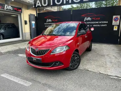 Usata Lancia Ypsilon Gold 69 CV (50 kW) 2021 Rosso Utilitaria
