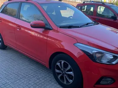 Usata Hyundai i20 75 CV (55 kW) 2019 Rosso Utilitaria