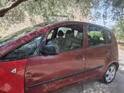Usata Mitsubishi Colt 109 CV (80 kW) 2005 Marrone Utilitaria