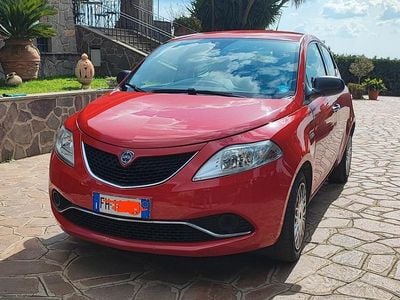 Usata Lancia Ypsilon 69 CV (50 kW) 2017 Rosso Utilitaria