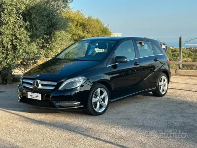 Usata Mercedes B200 Premium 136 CV (100 kW) 2014 Nero Utilitaria