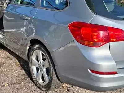 Usata Opel Astra 110 CV (80 kW) 2011 Grigio Station wagon