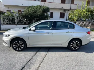 Usata Fiat Tipo Lounge 95 CV (69 kW) 2016 Argento Berlina