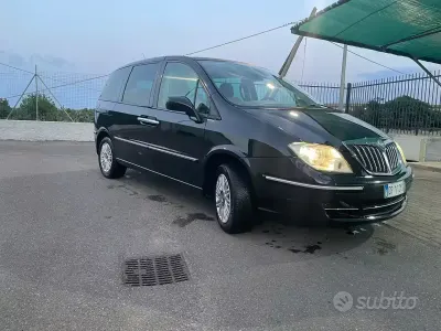 Usata Lancia Phedra 170 CV (125 kW) 2008 Marrone Monovolume