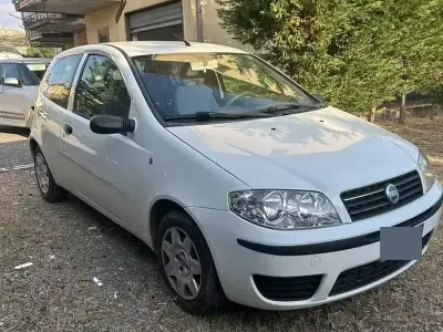 Usata Fiat Punto 69 CV (50 kW) 2004 Bianco Utilitaria