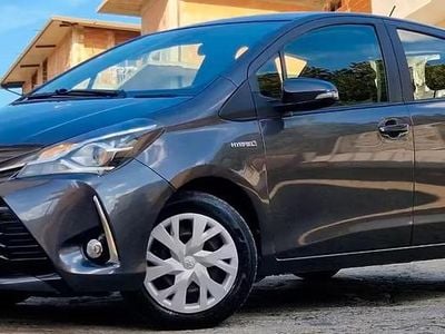 Usata Toyota Yaris Hybrid 73 CV (53 kW) 2018 Grigio Berlina