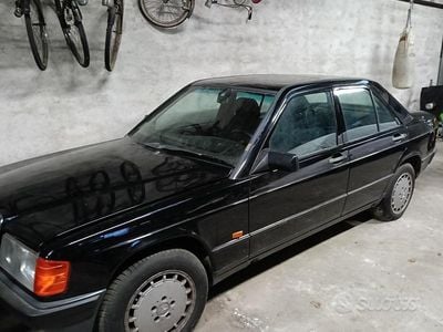 Usata Mercedes 190 105 CV (77 kW) 1987 Nero Berlina