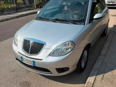 Usata Lancia Ypsilon 60 CV (44 kW) 2007 Grigio Utilitaria