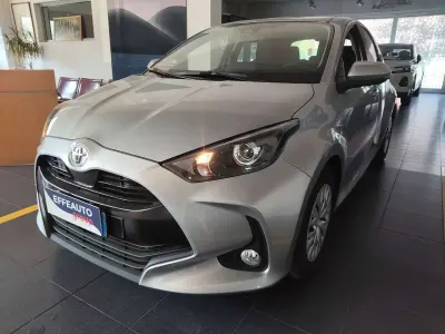 Usata Toyota Yaris Business Edition 72 CV (52 kW) 2023 Argento Utilitaria