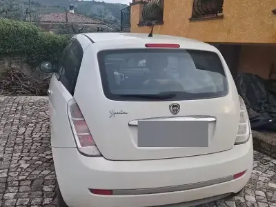 Usata Lancia Ypsilon 75 CV (55 kW) 2011 Bianco Utilitaria