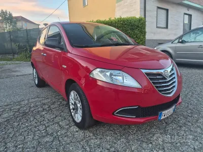 Usata Lancia Ypsilon Gold 85 CV (62 kW) 2014 Rosso Utilitaria