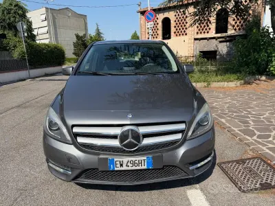 Usata Mercedes B200 Premium 136 CV (100 kW) 2014 Grigio Utilitaria