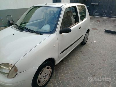 Usata Fiat 600 54 CV (39 kW) 2004 Bianco Berlina