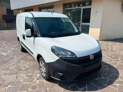 Usata Fiat Doblò S 90 CV (66 kW) 2021 Bianco Monovolume