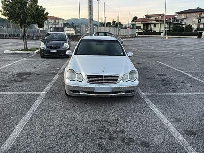 Usado Mercedes C320 218 CV (160 kW) 2001 Gris Familiar