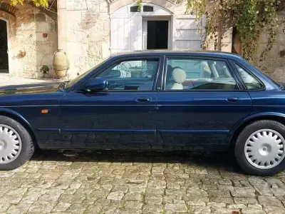 Usata Jaguar XJ8 237 CV (174 kW) 1998 Blu Berlina