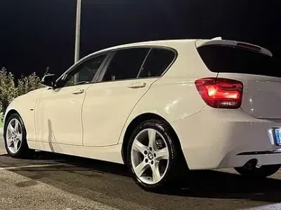Usata BMW 118 Sport Line 143 CV (105 kW) 2014 Bianco Utilitaria
