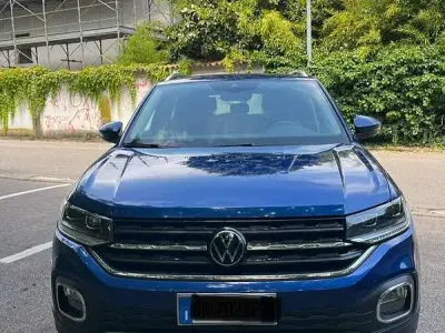 Usado VW T-Cross Advance 110 CV (80 kW) 2023 Azul SUV