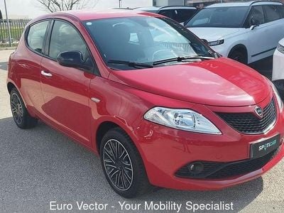 Usata Lancia Ypsilon Gold 69 CV (50 kW) 2019 Rosso Utilitaria