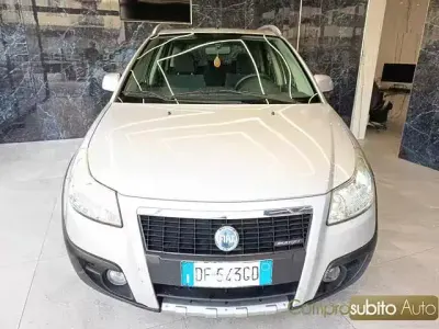 Usata Fiat Sedici Dynamic 120 CV (88 kW) 2007 Grigio scuro SUV