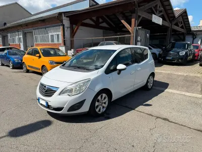 Usado Opel Meriva Cosmo 95 CV (69 kW) 2011 Blanco Monovolumen