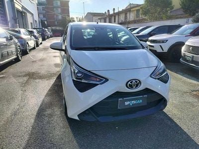 Usata Toyota Aygo Connect Style 72 CV (52 kW) 2021 Bianco Utilitaria