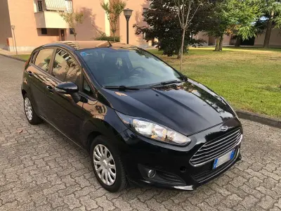 Usata Ford Fiesta 75 CV (55 kW) 2013 Nero Berlina