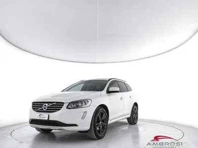 Usata Volvo XC60 R-Design Kinetic 136 CV (100 kW) 2013 Bianco SUV