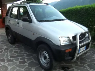 Usata Daihatsu Terios 83 CV (61 kW) 1999 Argento SUV