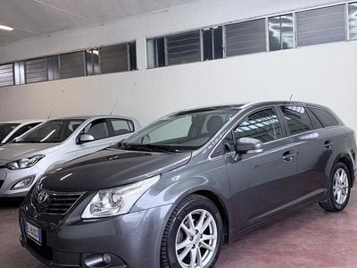 Usata Toyota Avensis Lounge 123 CV (90 kW) 2011 Argento Station wagon