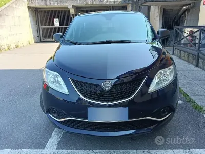 Usata Lancia Ypsilon 69 CV (50 kW) 2016 Blu Utilitaria