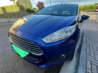 Usata Ford Fiesta 75 CV (55 kW) 2015 Blu Utilitaria