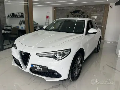Usata Alfa Romeo Stelvio Super 179 CV (131 kW) 2017 Bianco SUV