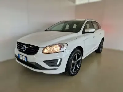 Usado Volvo XC60 R-Design 150 CV (110 kW) 2016 Blanco SUV