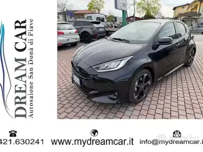 Brugt Toyota Yaris Hybrid Premium 92 HK (67 kW) 2025 Sort Sedan
