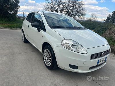 Usata Fiat Grande Punto 65 CV (47 kW) 2009 Bianco Utilitaria
