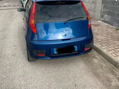 Usata Fiat Punto 86 CV (63 kW) 2003 Bluazzurro Utilitaria