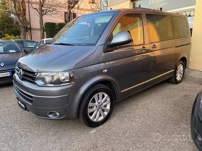 Begagnad VW Multivan Highline 140 HK (102 kW) 2015 Grå Minibuss