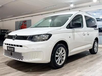 Usata VW Caddy 122 CV (89 kW) 2022 Bianco Monovolume