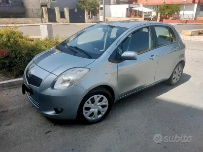 Usata Toyota Yaris 87 CV (63 kW) 2007 Grigio Utilitaria