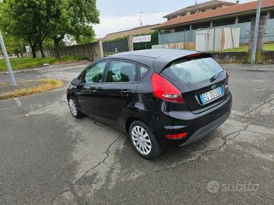Usado Ford Fiesta 82 HP (60 kW) 2011 Preto Sedan