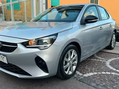 Usata Opel Corsa Edition 102 CV (75 kW) 2022 Argento Utilitaria