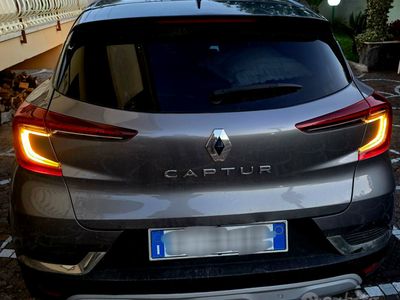 Usata Renault Captur Techno 101 CV (74 kW) 2023 Grigio SUV
