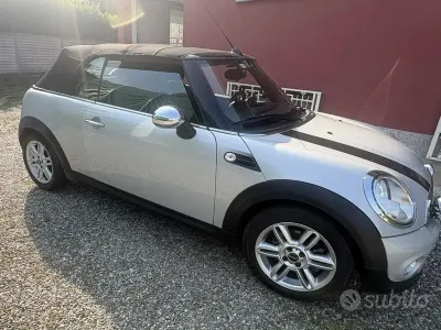Usata Mini Cooper Cabriolet 122 CV (89 kW) 2011 Grigio Cabrio