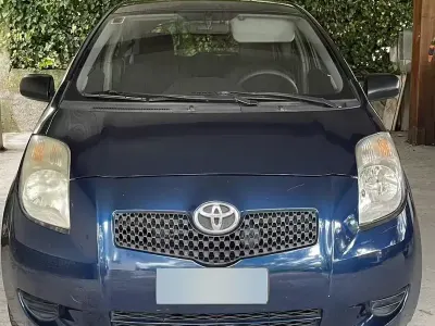 Usata Toyota Yaris 69 CV (50 kW) 2007 Bluazzurro Utilitaria