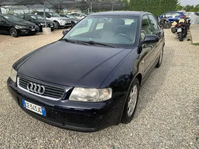 Usata Audi A3 Ambiente 102 CV (75 kW) 2002 Bluazzurro Utilitaria