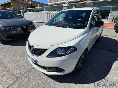 Gebraucht Lancia Ypsilon Gold 70 PS (51 kW) 2023 Weiß Kleinwagen