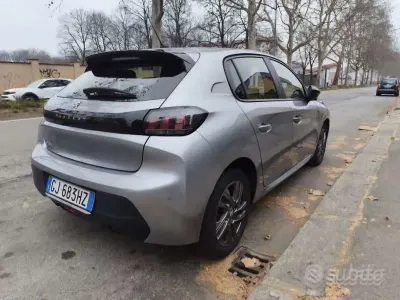 Usata Peugeot 208 Allure 102 CV (75 kW) 2022 Grigio Utilitaria
