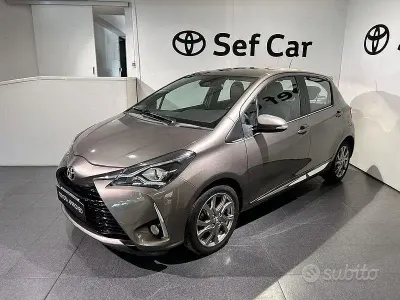 Begagnad Toyota Yaris Lounge 69 HK (50 kW) 2017 Brun Sedan